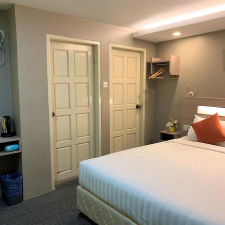 The Vibe Inn Rangun Zewnętrze zdjęcie