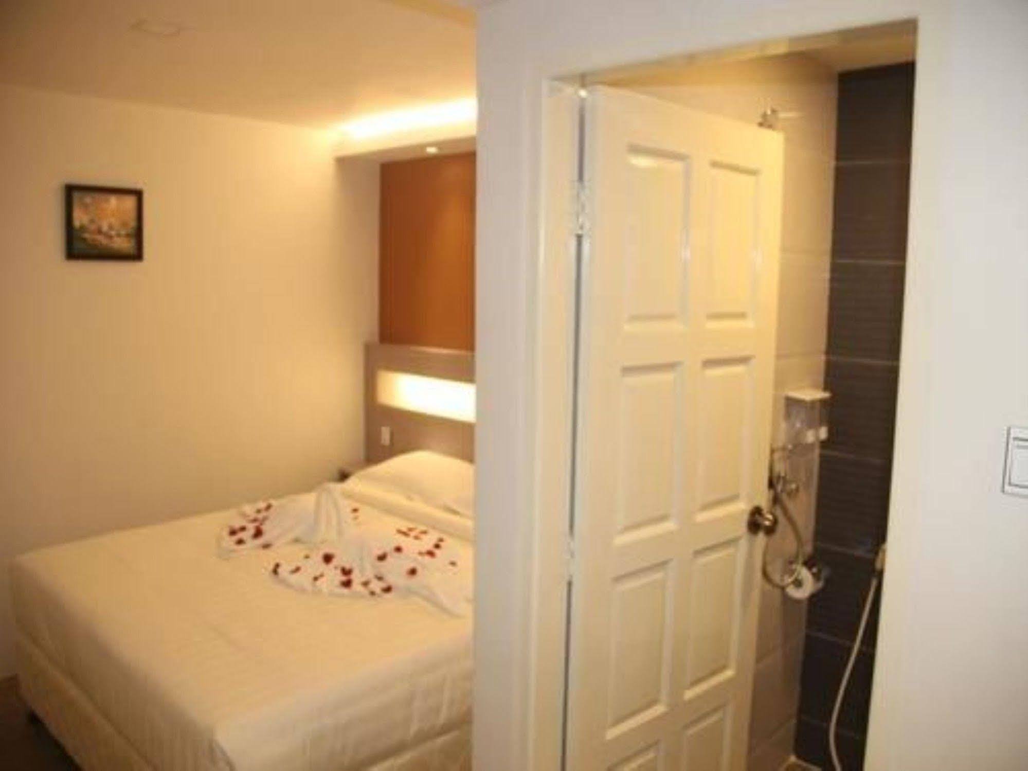 The Vibe Inn Rangun Zewnętrze zdjęcie