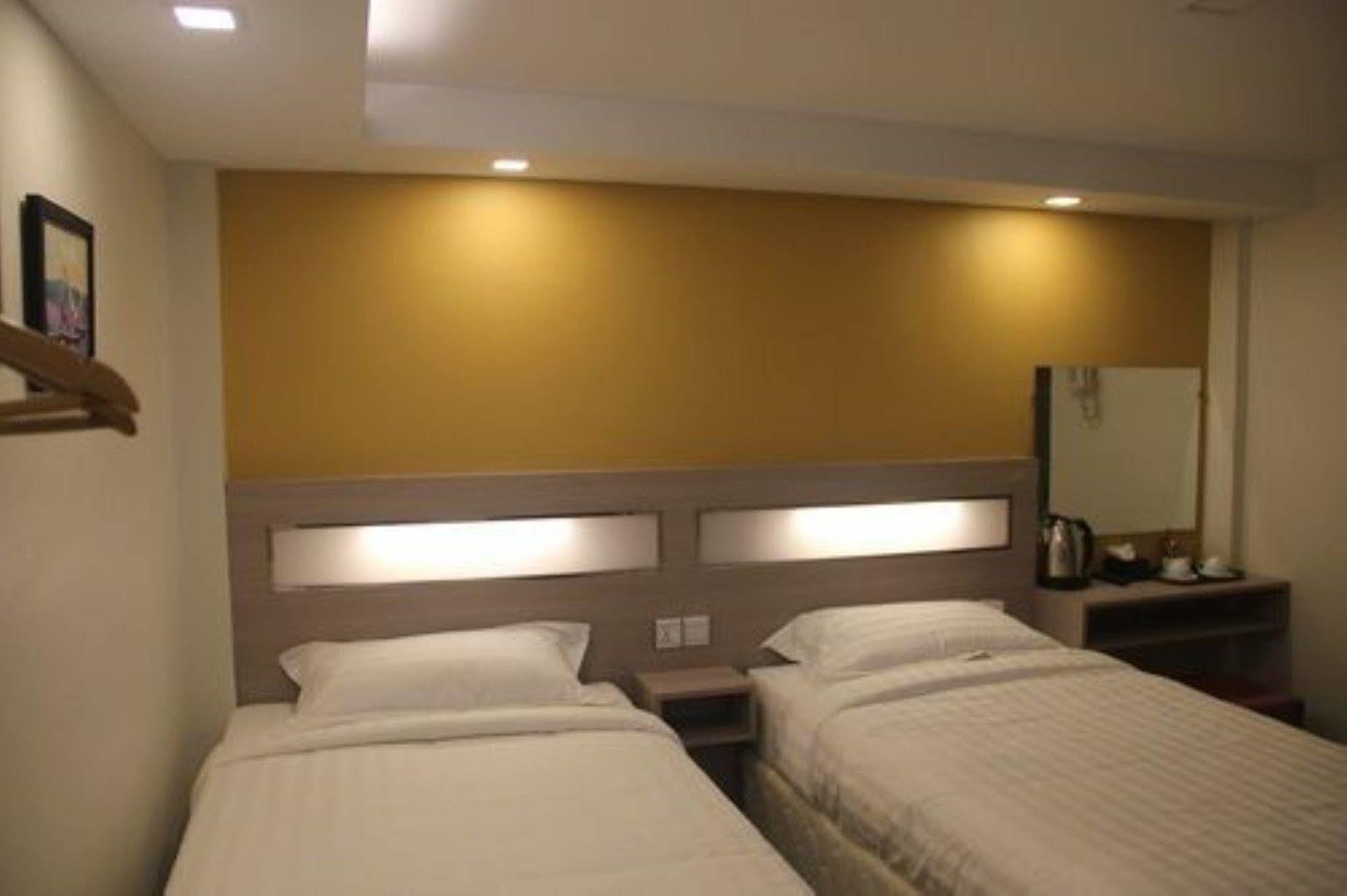 The Vibe Inn Rangun Zewnętrze zdjęcie
